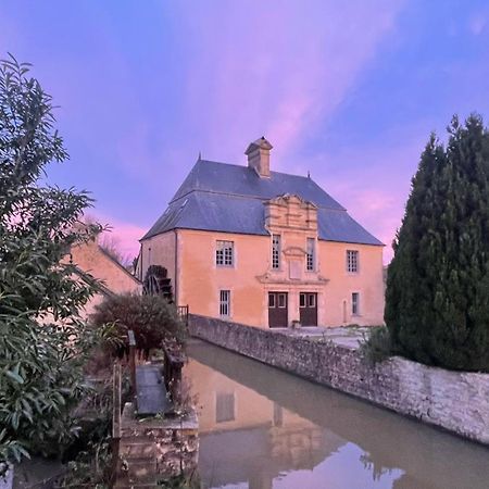 Bed and Breakfast Le Beau Moulin Trevieres Esterno foto